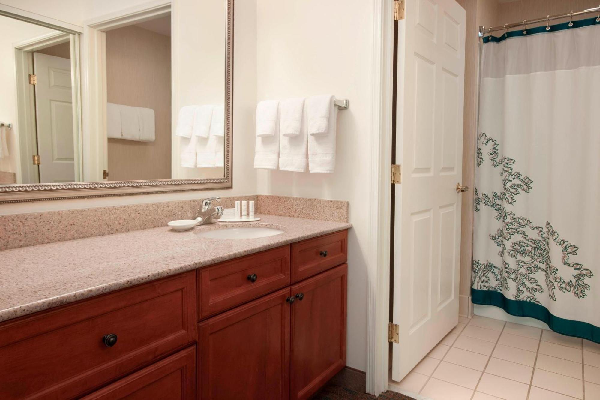 Residence Inn Des Moines West At Jordan Creek Town Center Уест Де Мойн Екстериор снимка