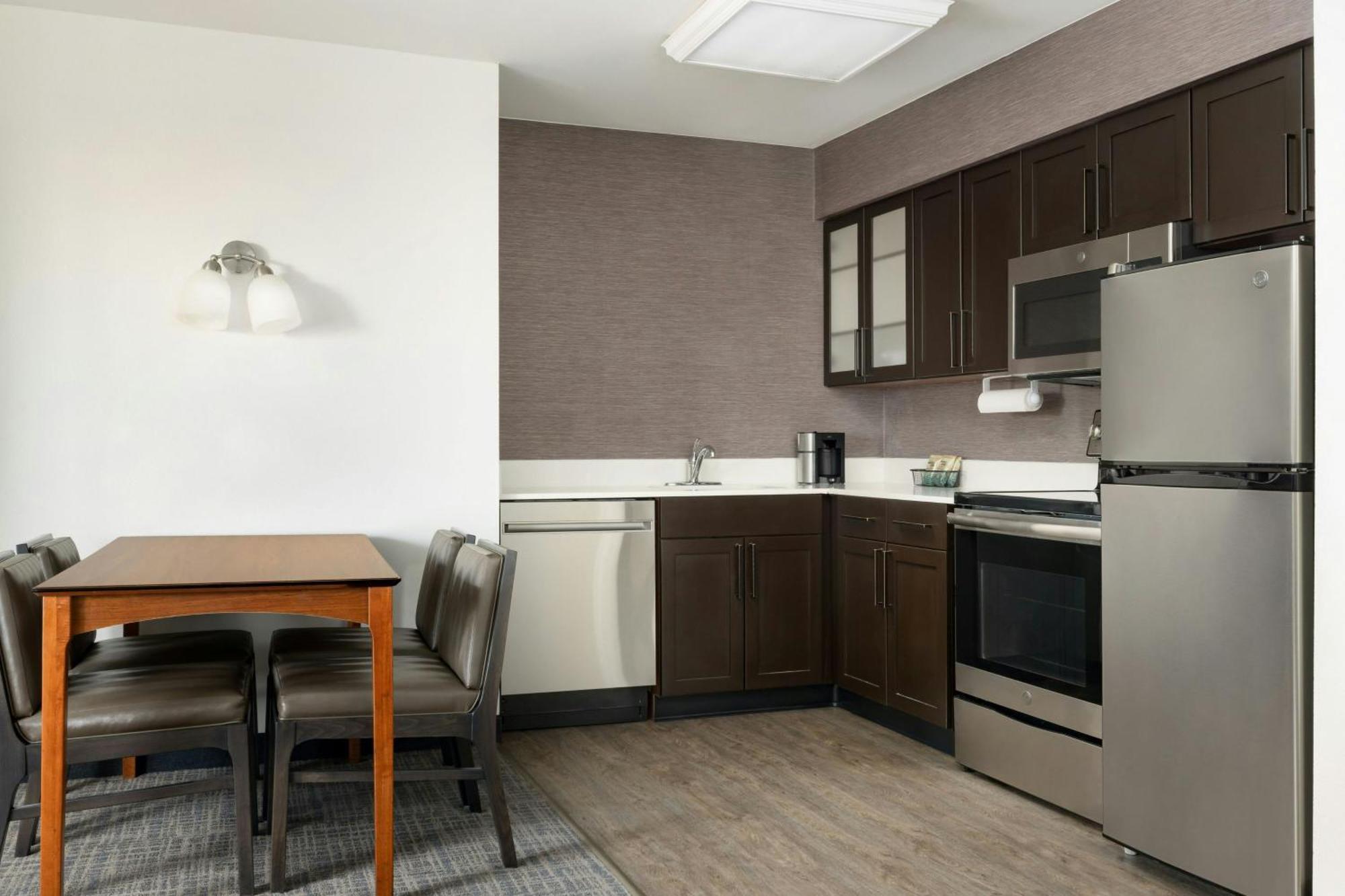 Residence Inn Des Moines West At Jordan Creek Town Center Уест Де Мойн Екстериор снимка