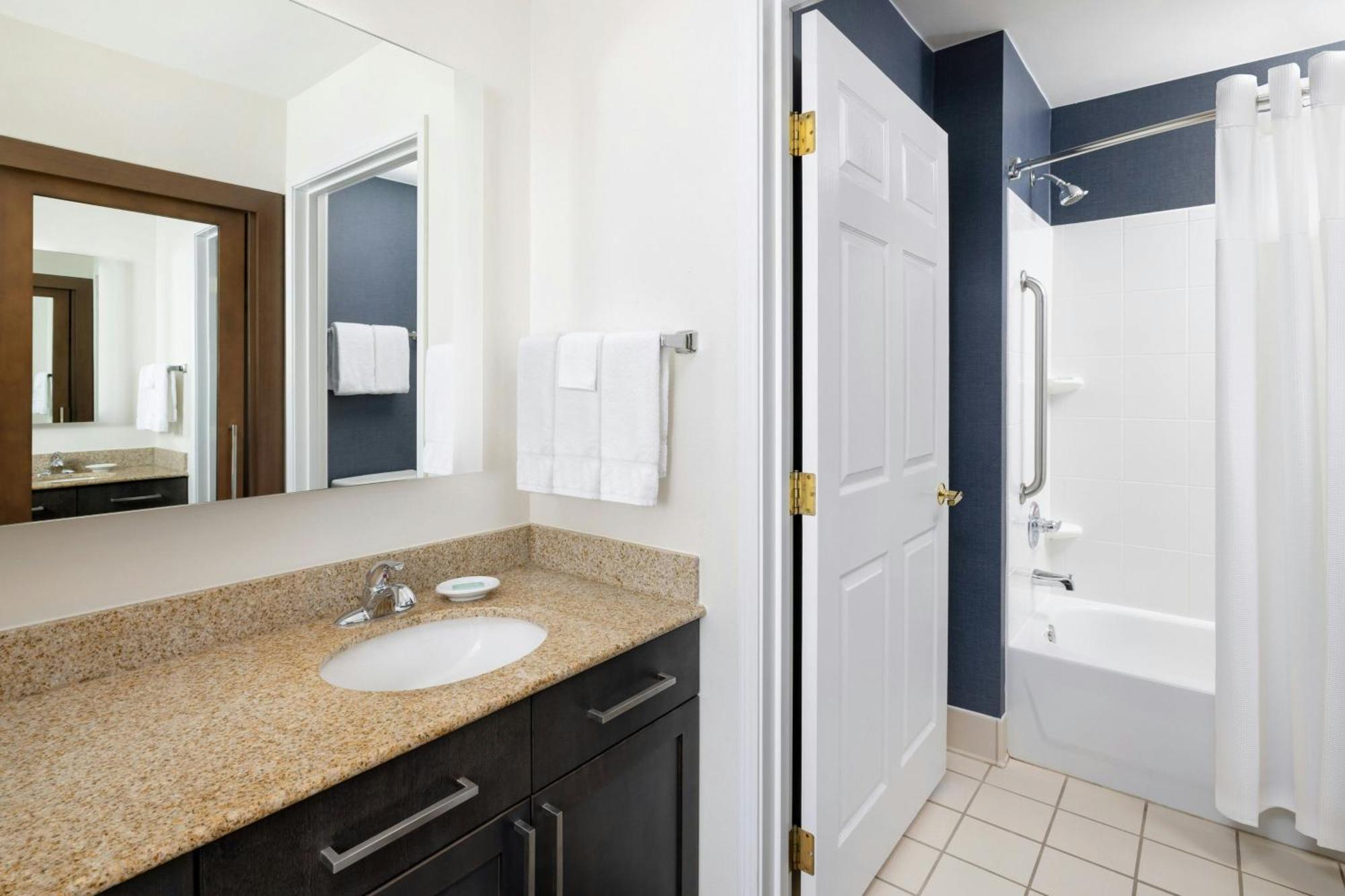 Residence Inn Des Moines West At Jordan Creek Town Center Уест Де Мойн Екстериор снимка
